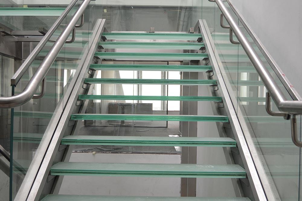 Glazing stairs